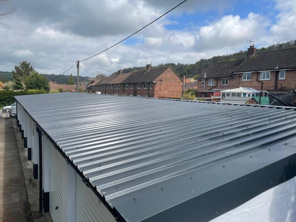 Lot: 114 - TEN REFURBISHED LOCK-UP GARAGES - General view of the new roof on garages rear of 66 Pitman Place